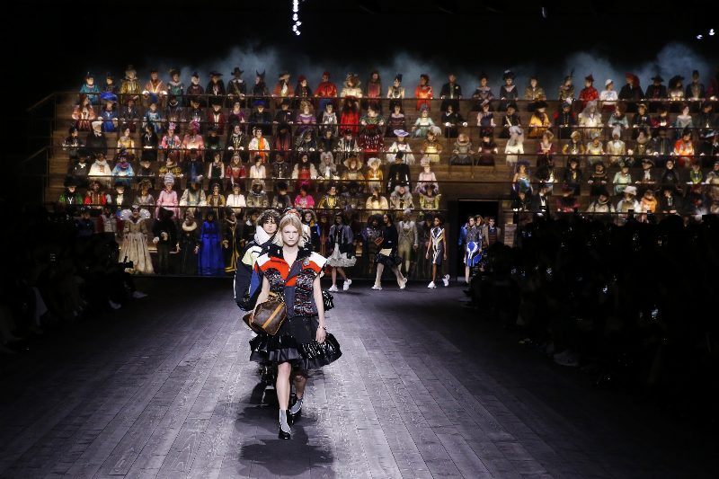 Louis Vuitton FW'2020: если бы люди из прошлого могли увидеть настоящее