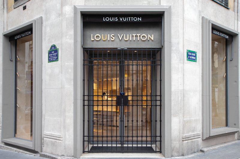 Louis Vuitton передал 2 500 защитных масок работникам транспортной системы Нью-Йорка