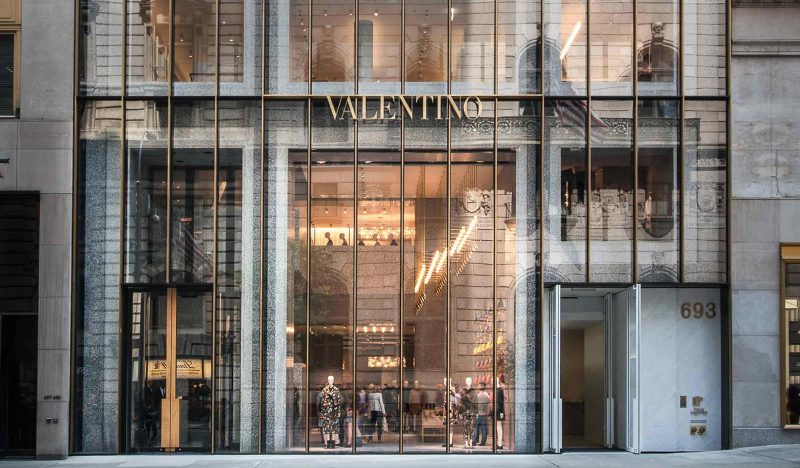 Valentino закрывают бутик на Пятой авеню и подают в суд на арендодателя
