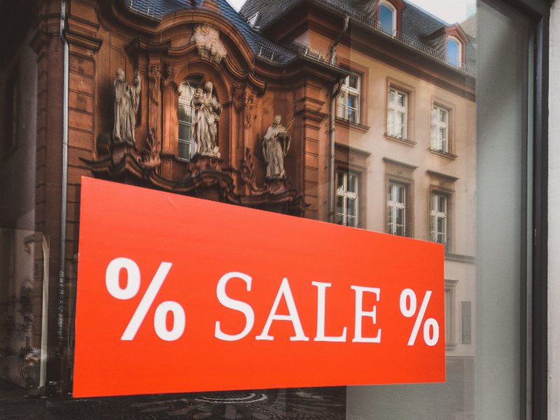 Летние распродажи во Франции перенесли на более поздний срок