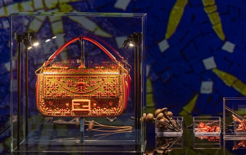 Hand in Hand: в Риме открылась выставка эксклюзивных сумок Fendi