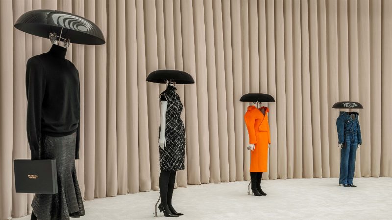 Balenciaga впервые представили кутюрную коллекцию в Китае