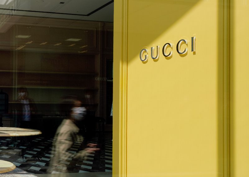 200 000 доз вакцины: Gucci пожертвовали средства на борьбу с COVID-19