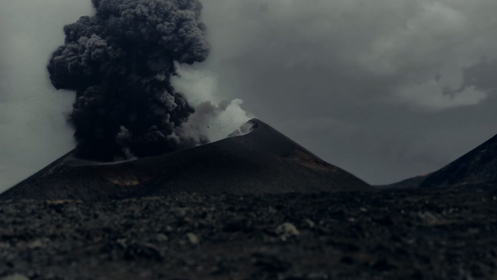 Тизер рекламной кампании YANA CHAPLYGINA "Volcano"