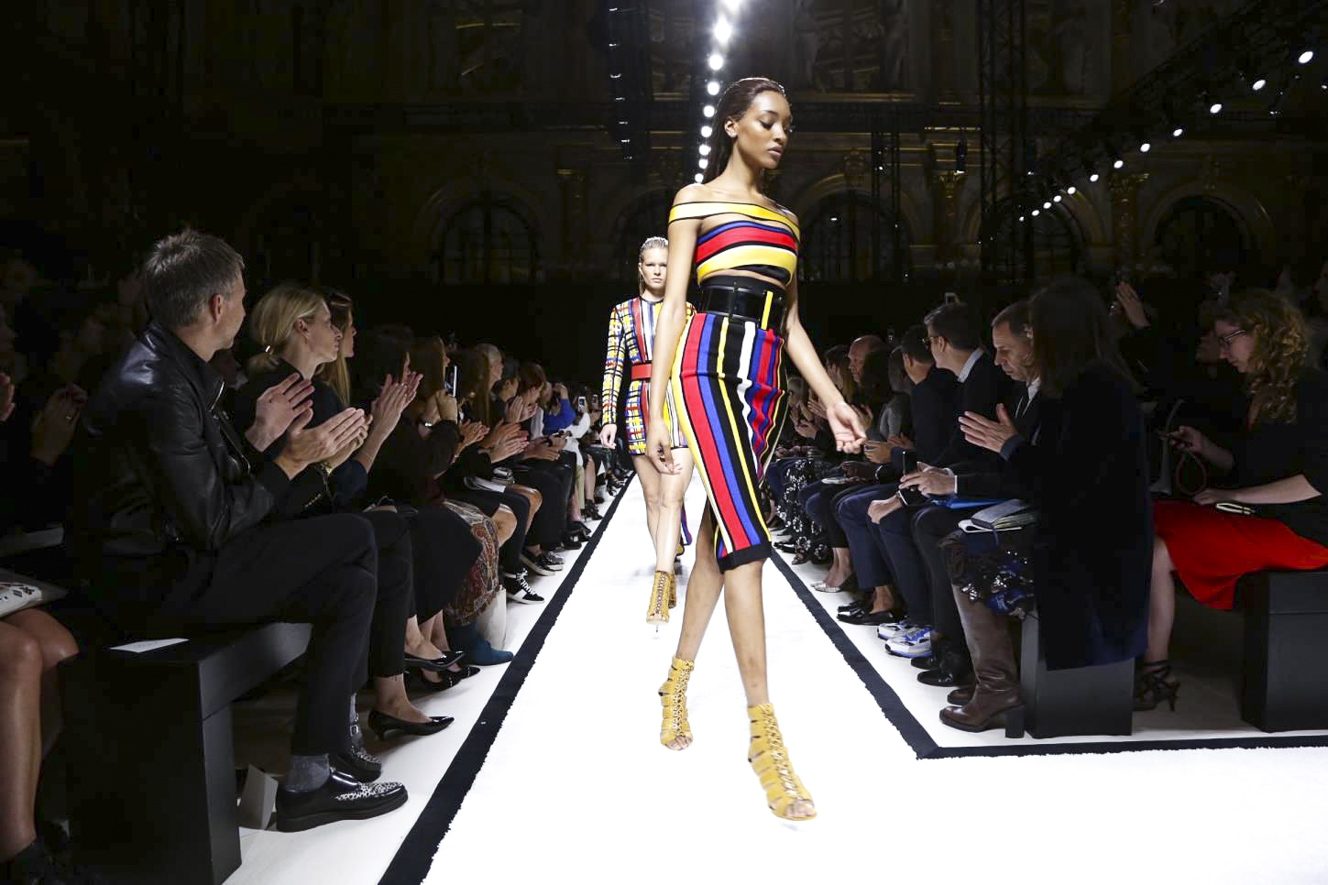 Видеорепортаж с показа Balmain S/S 2015