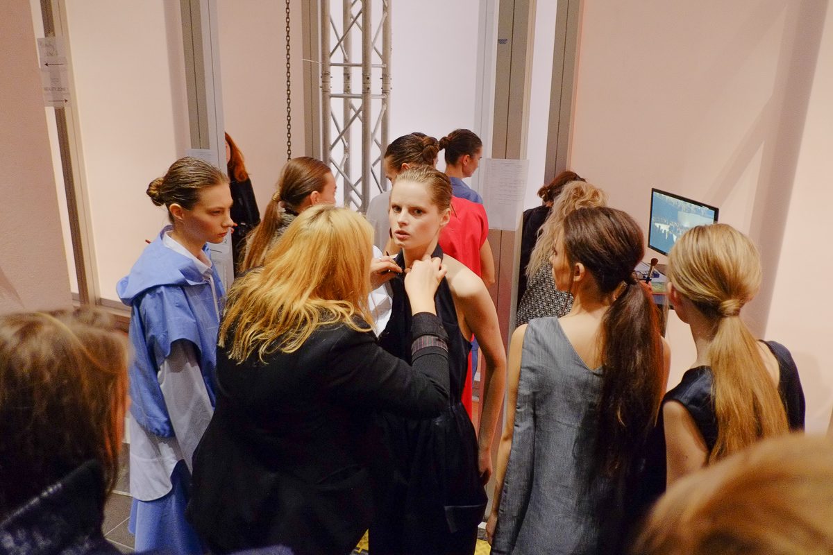 Бэкстейдж показа Flow, S/S 2015