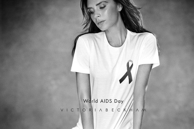 Victoria Beckham создала футболку ко Всемирному дню борьбы со СПИДом