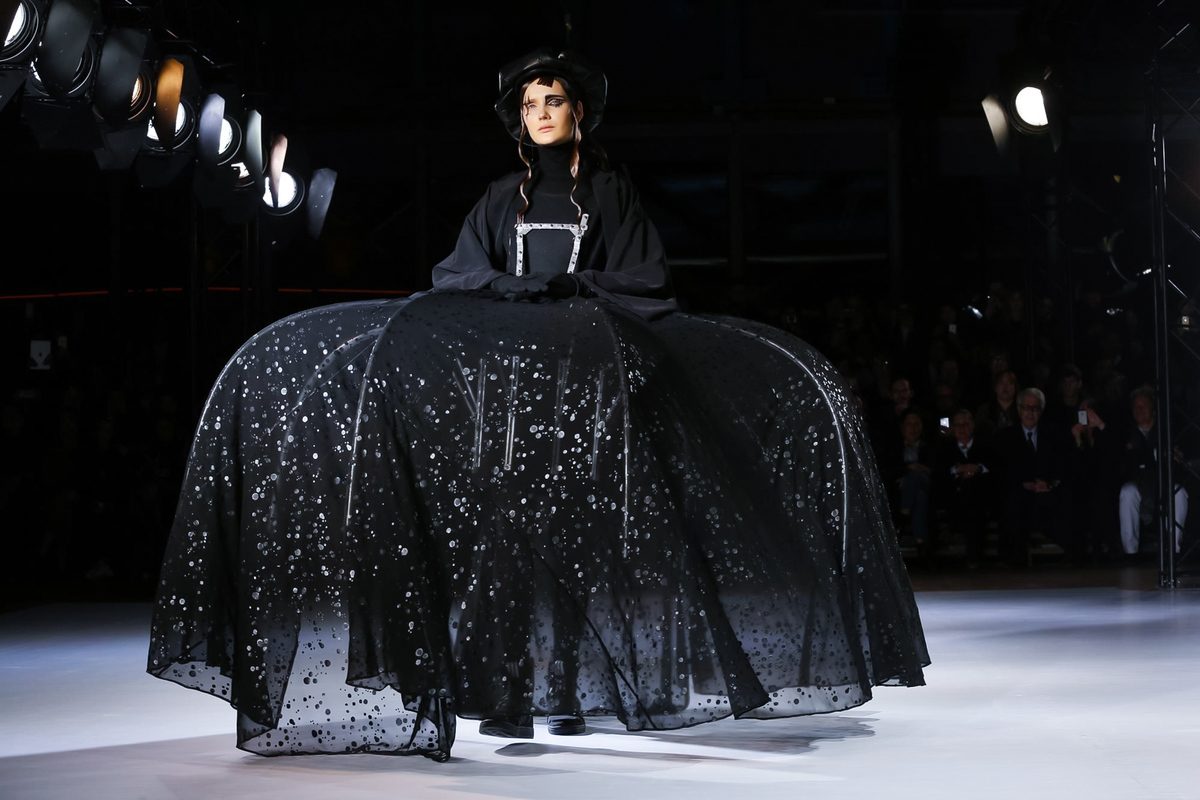 Неделя моды в Париже: коллекция Yohji Yamamoto осень/зима - 2015/2016