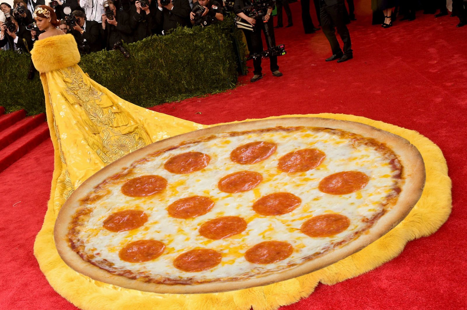 10 самых смешных мэмов с платьем Рианны с Met Gala 2015