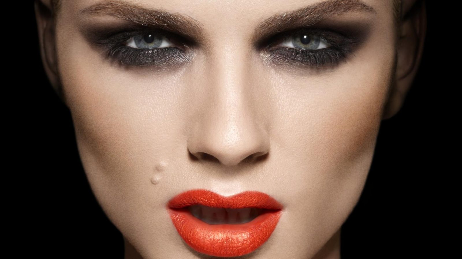 Видео кампании Make Up For Ever с Андреей Пежич