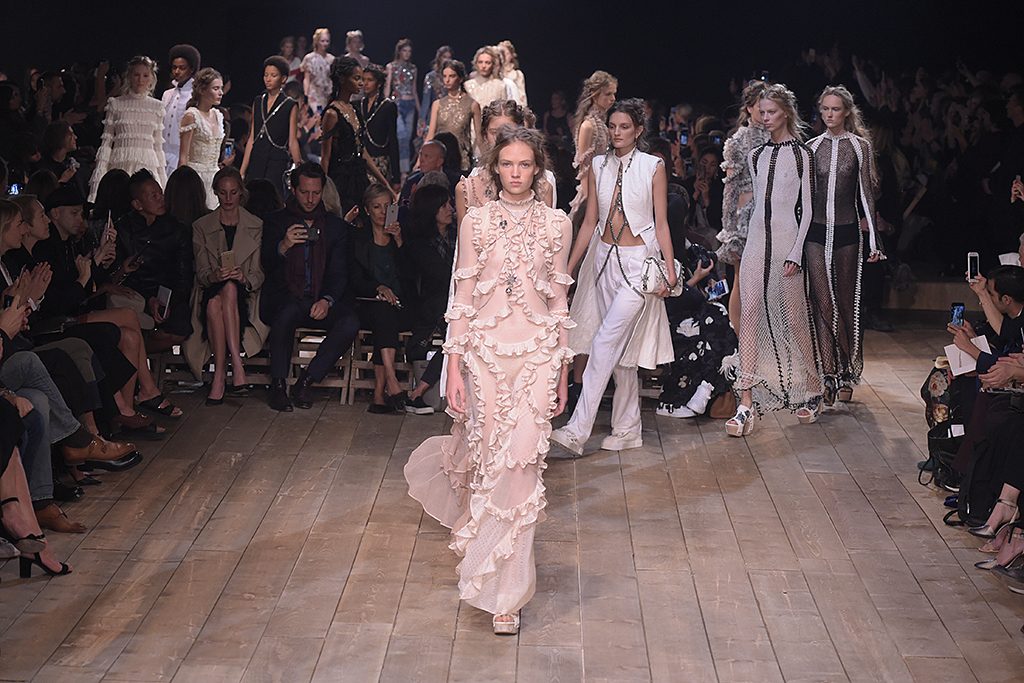 Спустя пять лет: триумф Сары Бертон в Alexander McQueen