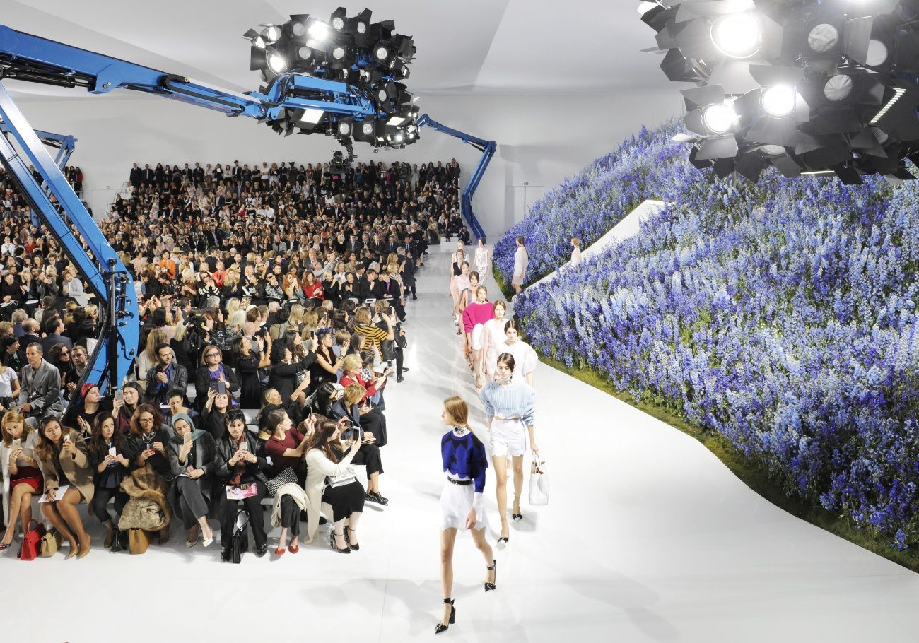 Показ Dior глазами Анны Винтур: французский дом опубликовал 360° видео