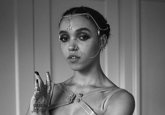FKA Twigs готовит к выходу первый аромат