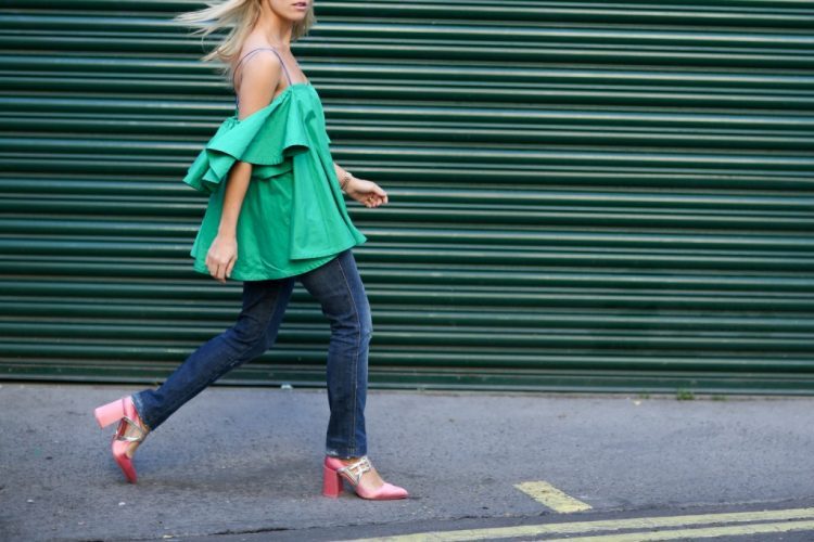 anna-october-cropped-jeans-prada-shoes-street-style-fashion-off-the-shoulder-trend-sweatshirts-and-dresses-blog-london-diana-3-1024x683
