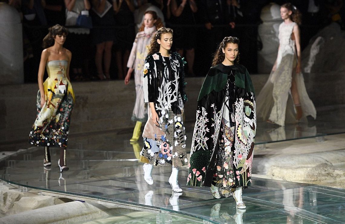Ходили по воде: невероятный показ Fendi