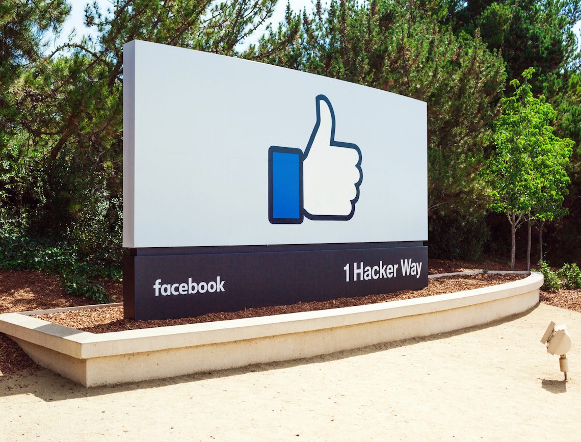 Facebook начнет борьбу с желтыми заголовками