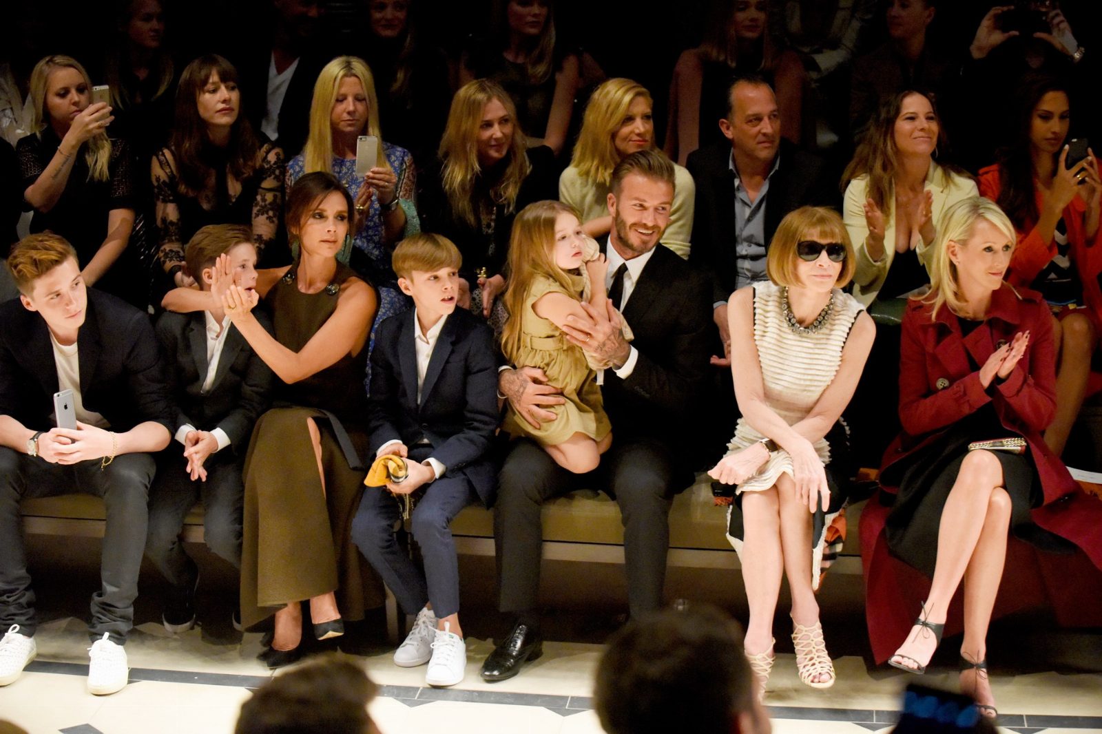 beckhams-anna-wintour-front-row-burberry-vogue-17apr15-pr_b