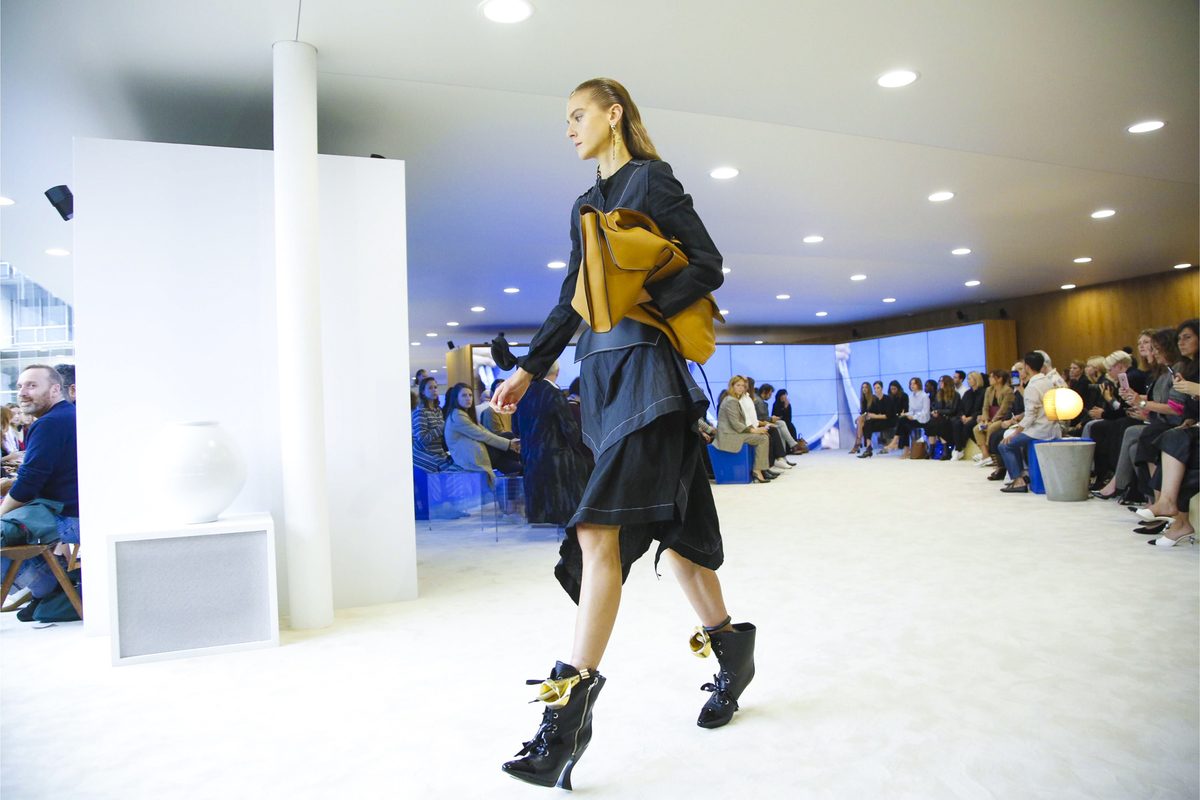 Показ Loewe S/S'17 в Париже