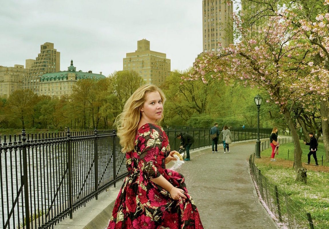 Эми Шумер: девушка с обложки Vogue попала в список самых оплачиваемых комиков