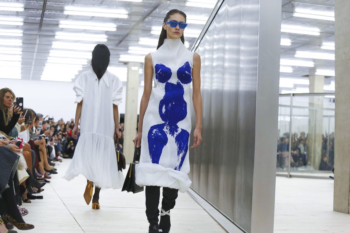 Объемные мужские жакеты на показе Céline S/S'17 в Париже