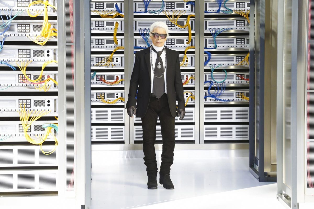В мире компьютерных технологий: показ Chanel S/S'17 в Париже