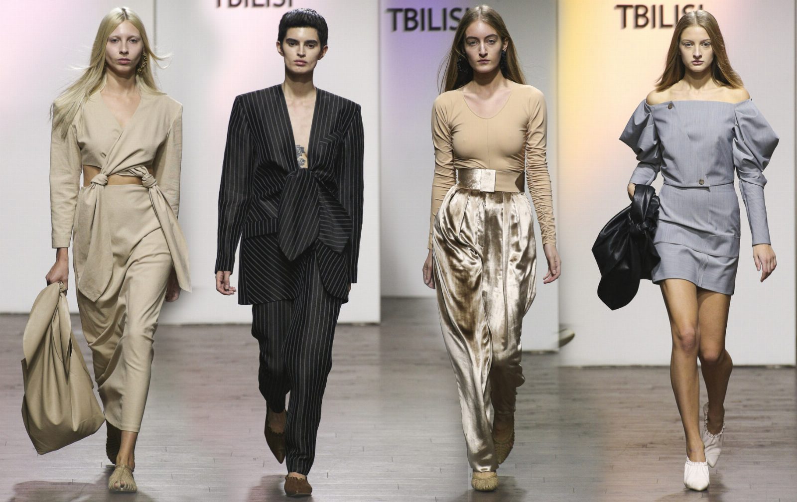 Широкие плечи и объемные узлы в коллекции Bevza S/S'17