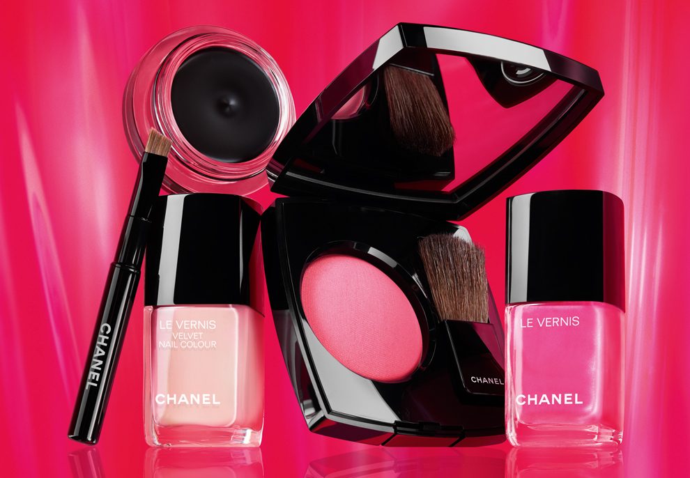 Французский Дом Chanel представил рождественскую коллекцию макияжа