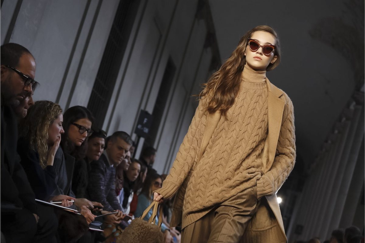 Классические пальто цвета camel в коллекции Max Mara FW 17-18
