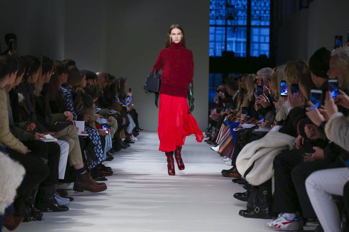 Новый деловой стиль в коллекции Victoria Beckham FW 17-18