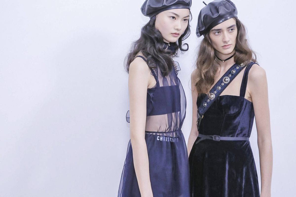 Синяя гладь в коллекции Christian Dior FW 17-18