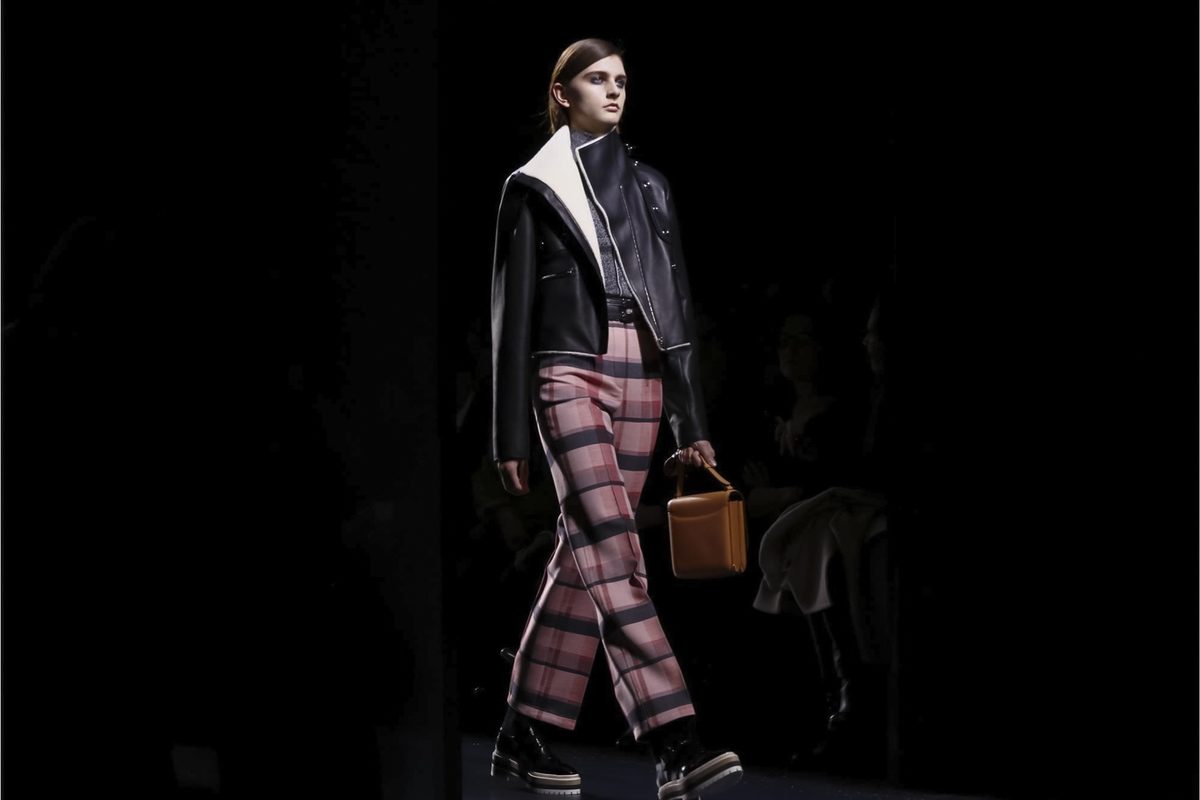 Яркий трикотаж, кашемир и шелк в коллекции Hermès FW 17-18