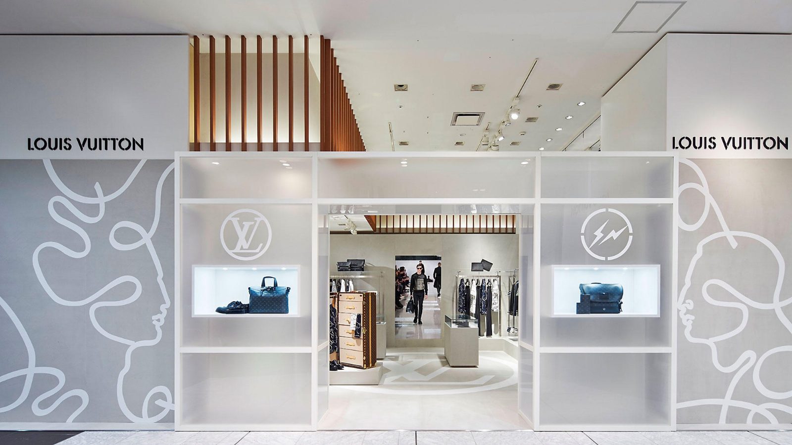 Кожаный медведь и множество сумок: первый взгляд на коллаборацию Louis Vuitton x fragment design