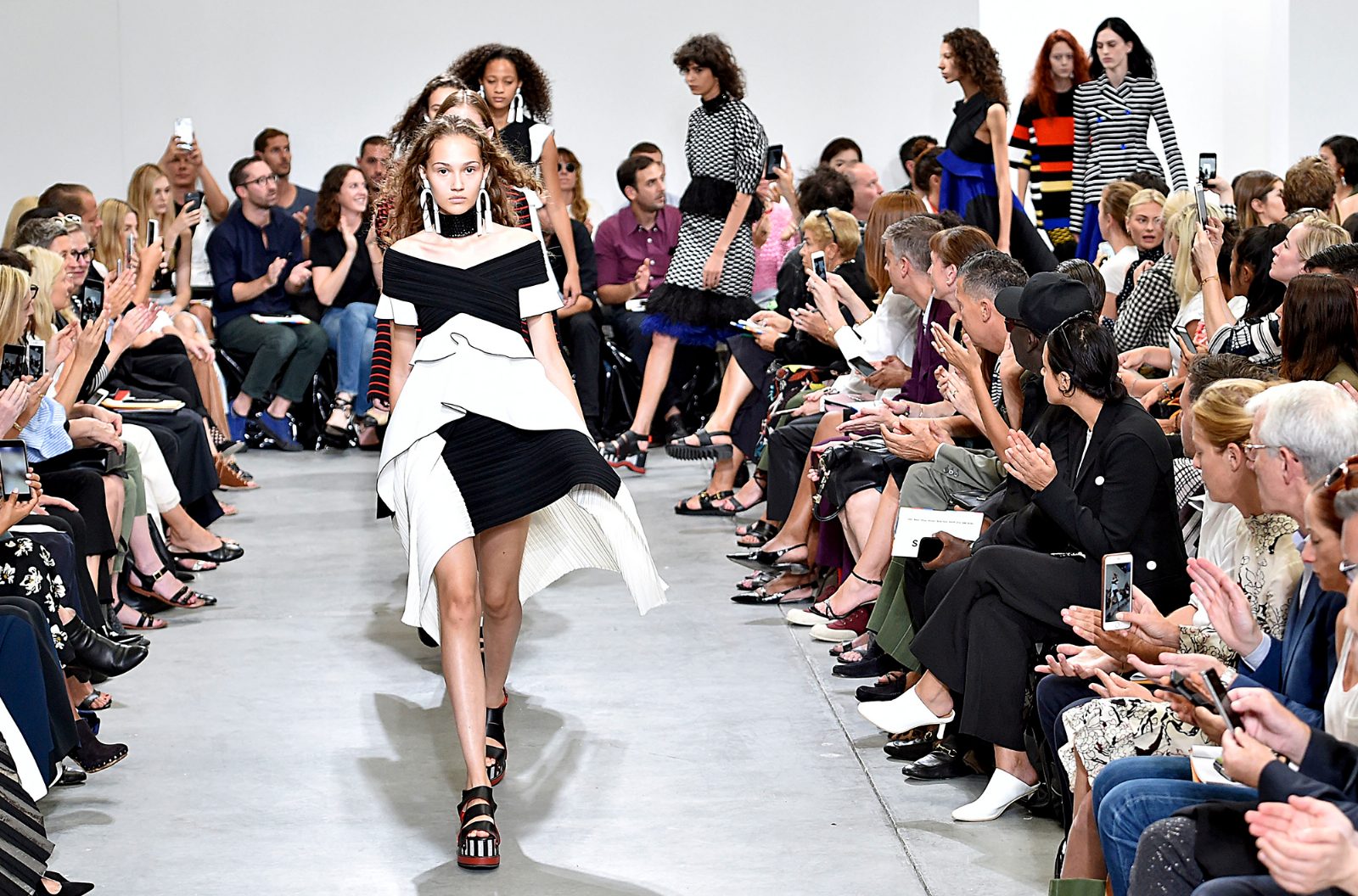 Бренды Proenza Schouler и Rodarte покажут свои коллекции в рамках кутюрной недели моды в Париже