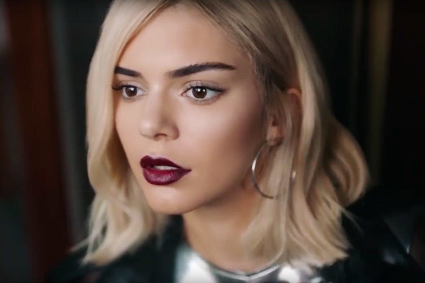 Pepsi удалила рекламный ролик с Кендалл Дженнер и извинилась