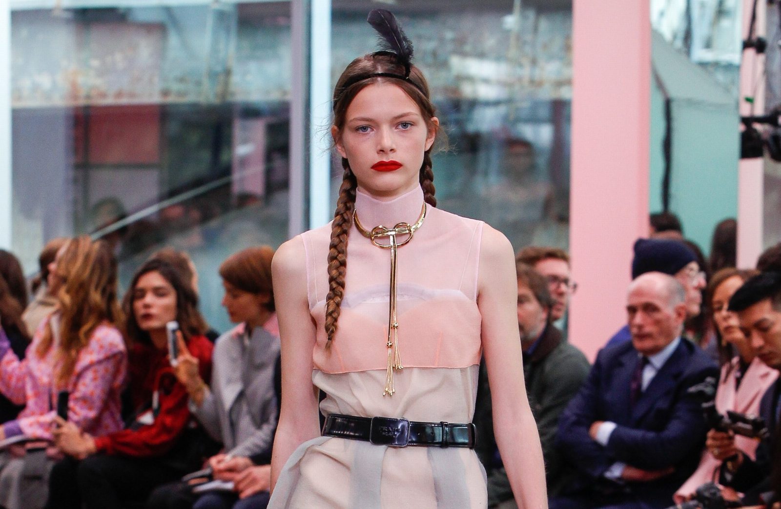 Современная элегантность в новой круизной коллекции Prada 2018