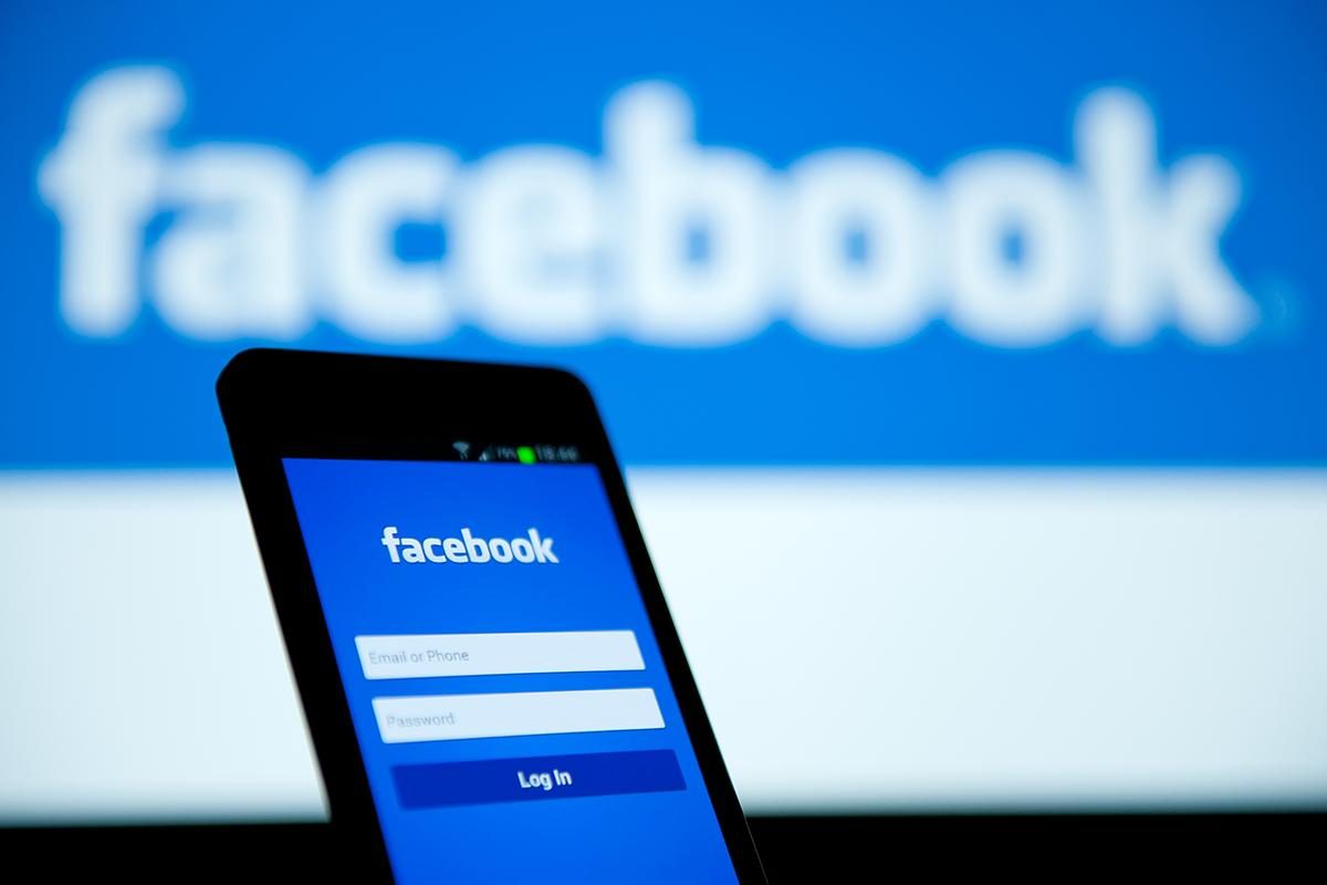 Плохая социальная сеть: Facebook сокращает работу аккумулятора в несколько раз