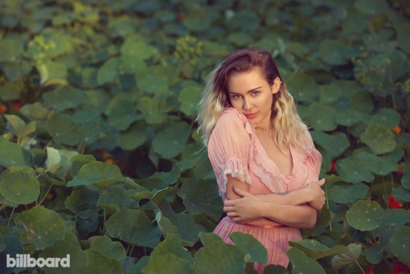 Певица Майли Cайрус украсила обложку Billboard