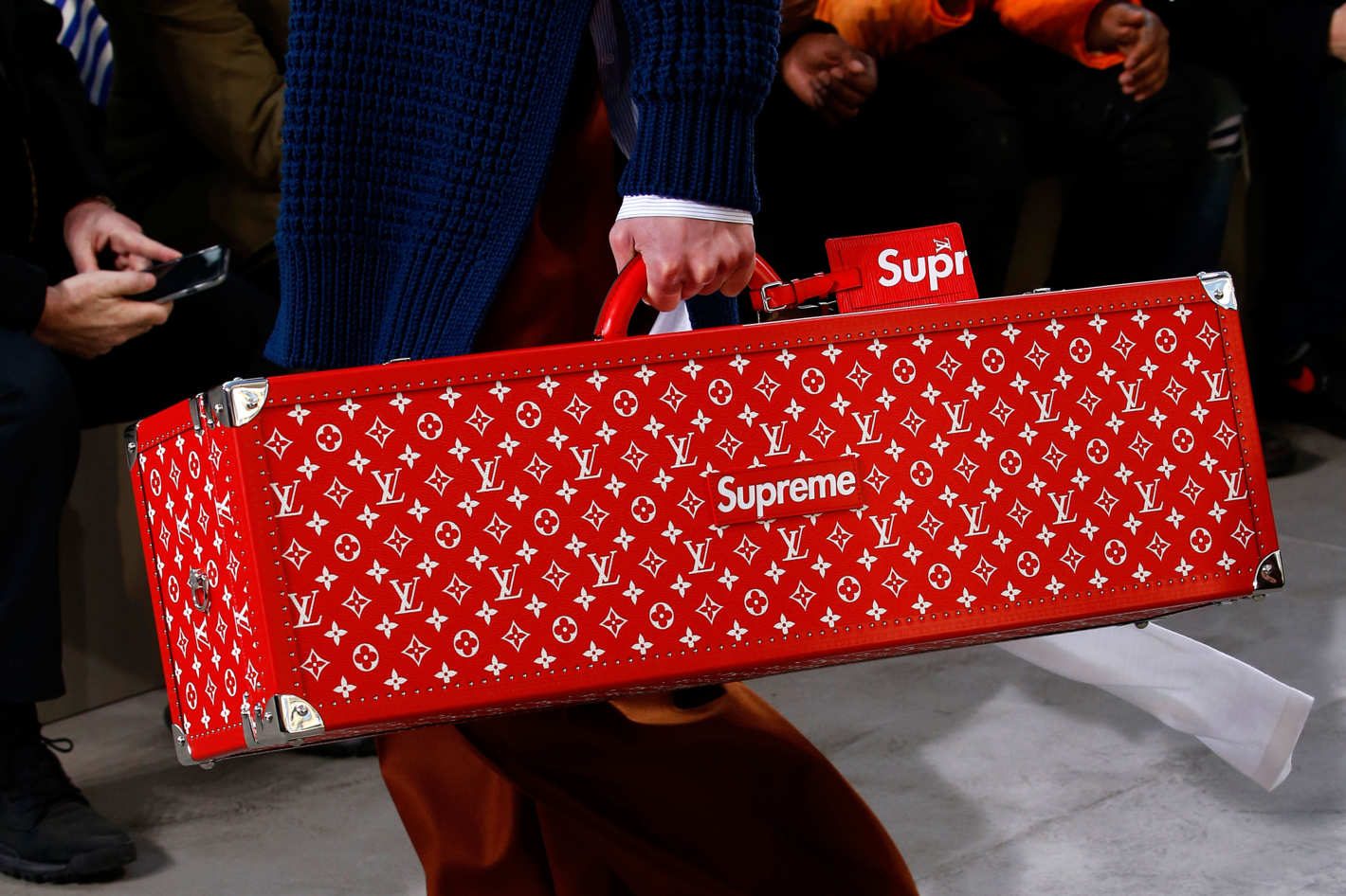 Почувствовать cебя частью любимого бренда: Louis Vuitton предлагает клиентам выбирать дизайн вещей