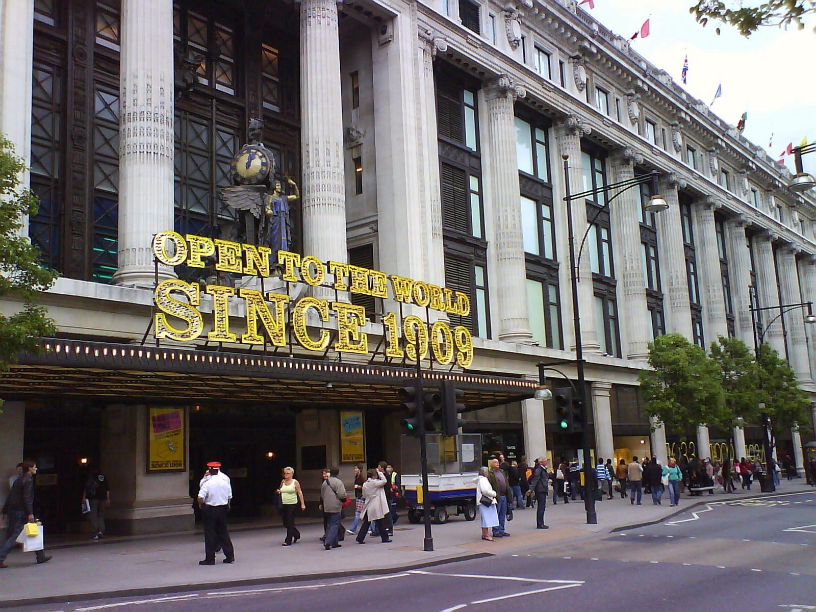 Лондонская молодежь в ролике Home Truths от Selfridges