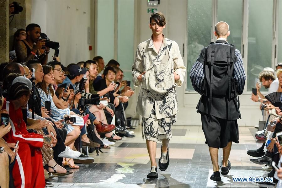 Андрогинность по-японски в мужской коллекции Yohji Yamamoto весна-лето 2018