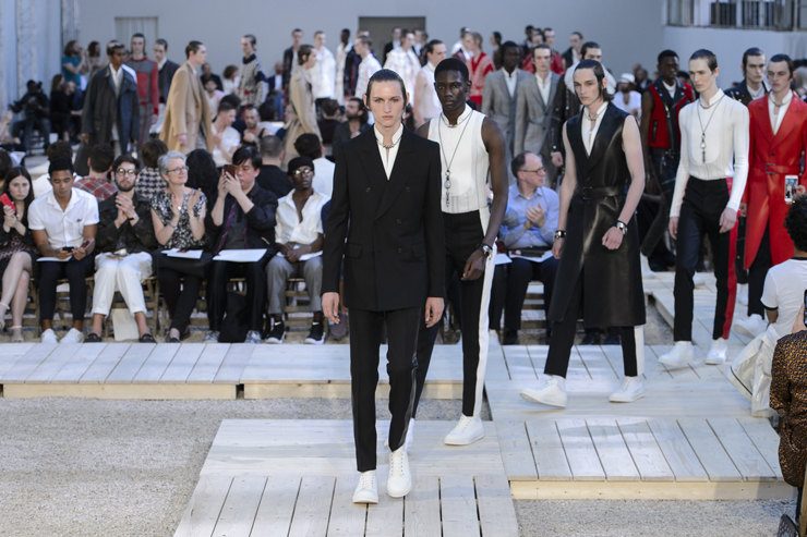 Экзотический сюжет: мужская коллекция Alexander McQueen SS'2018