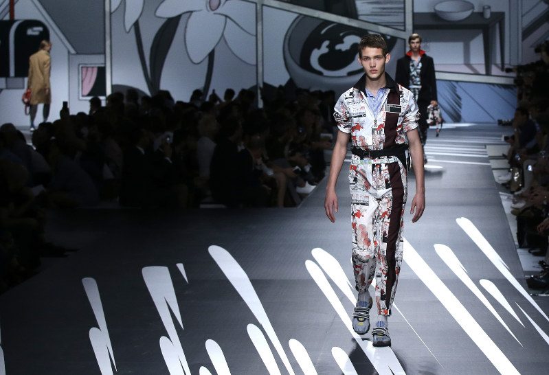 Костюмы супергероев в мужской коллекции Prada весна-лето 2018