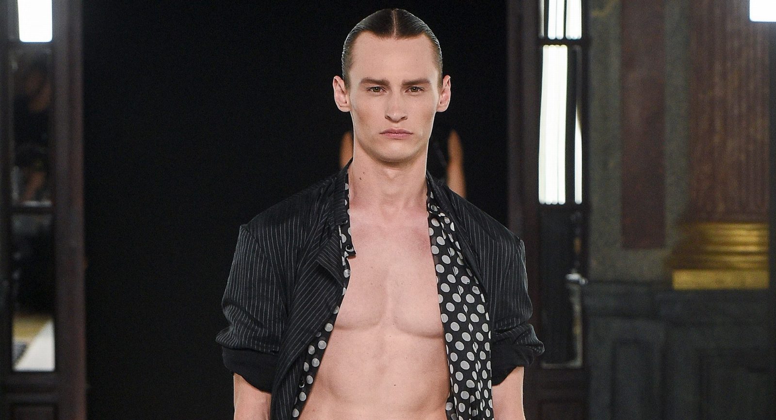 Голое тело, пижамный стиль и другие тренды с показа мужской коллекции Haider Ackermann весна-лето 2018