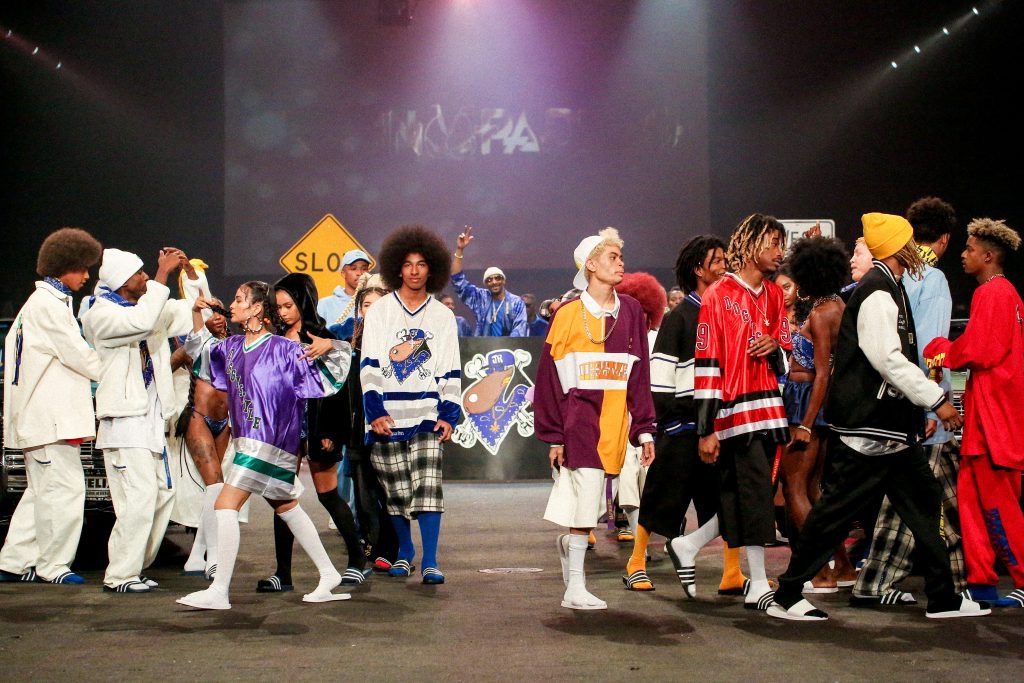 Шубы, велюр и золотые серьги в дебютном показе Снуп Догга и Joyrich