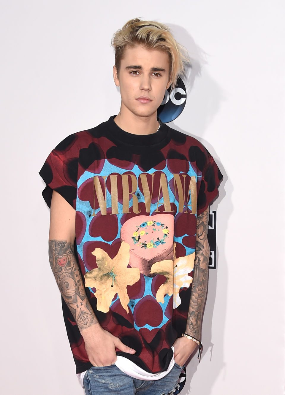 justin-bieber-nirvana-t-shirt-amas-2015