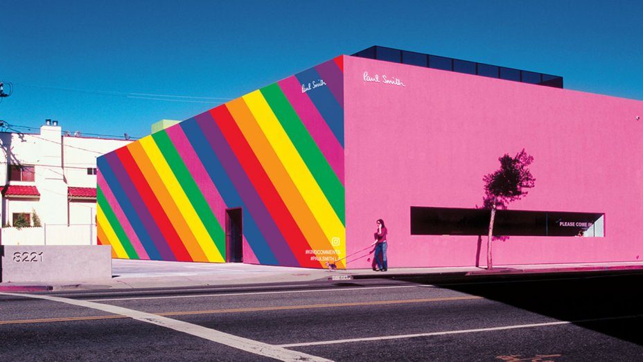 Стену бутика Paul Smith в Лос-Анджелесе окрасили в цвета радуги