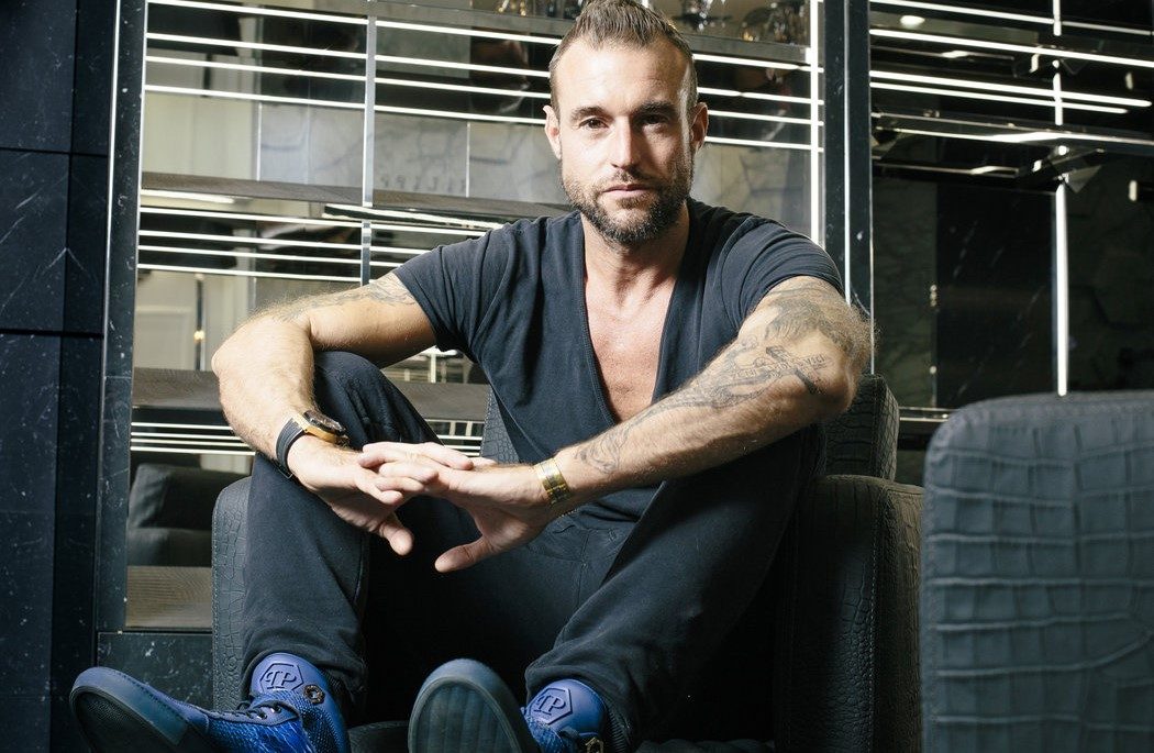 Без страз и черепов: спортивная форма Philipp Plein для хоккеистов