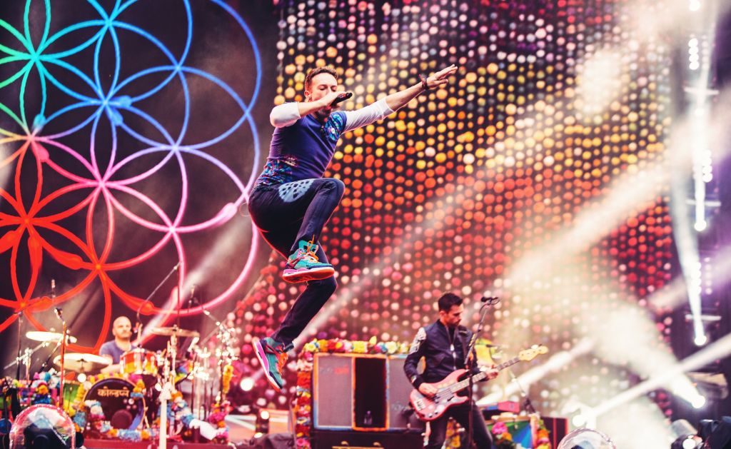 Группа Coldplay поддержала беженцев в новом клипе