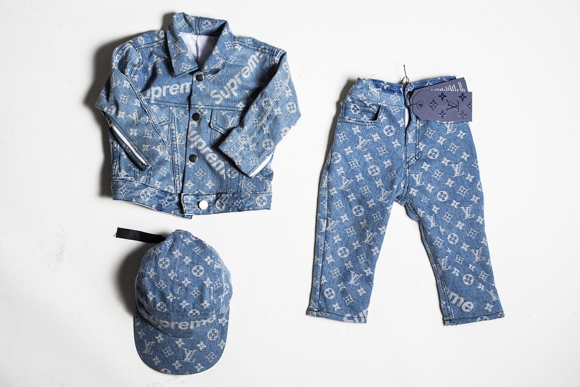 http-hypebeast.comimage201710supreme-lv-emil-custom-pieces-1