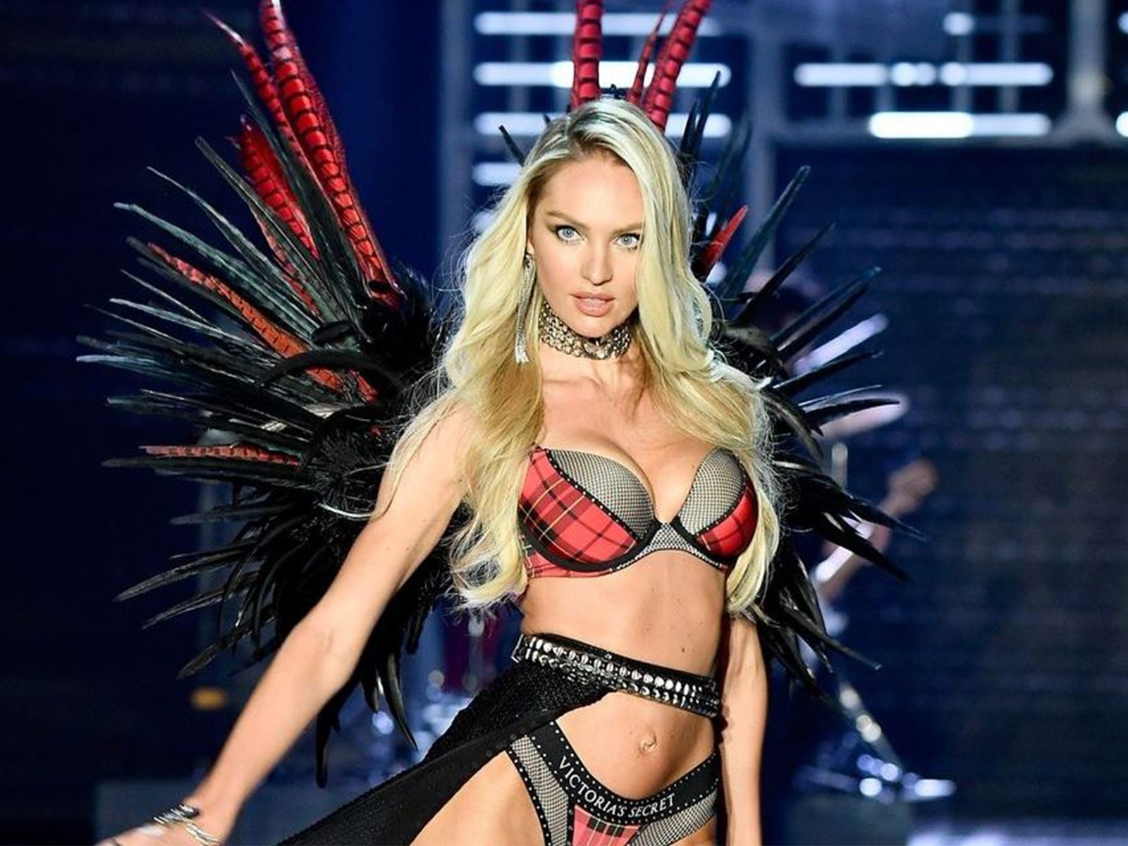 Взлетаем: первые фото с показа Victoria's Secret 2017 в Шанхае